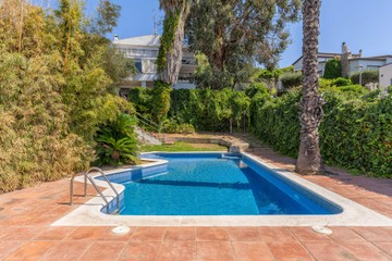 living - Casa / villa de 387m² en venta en Bahía de Rosas - featured