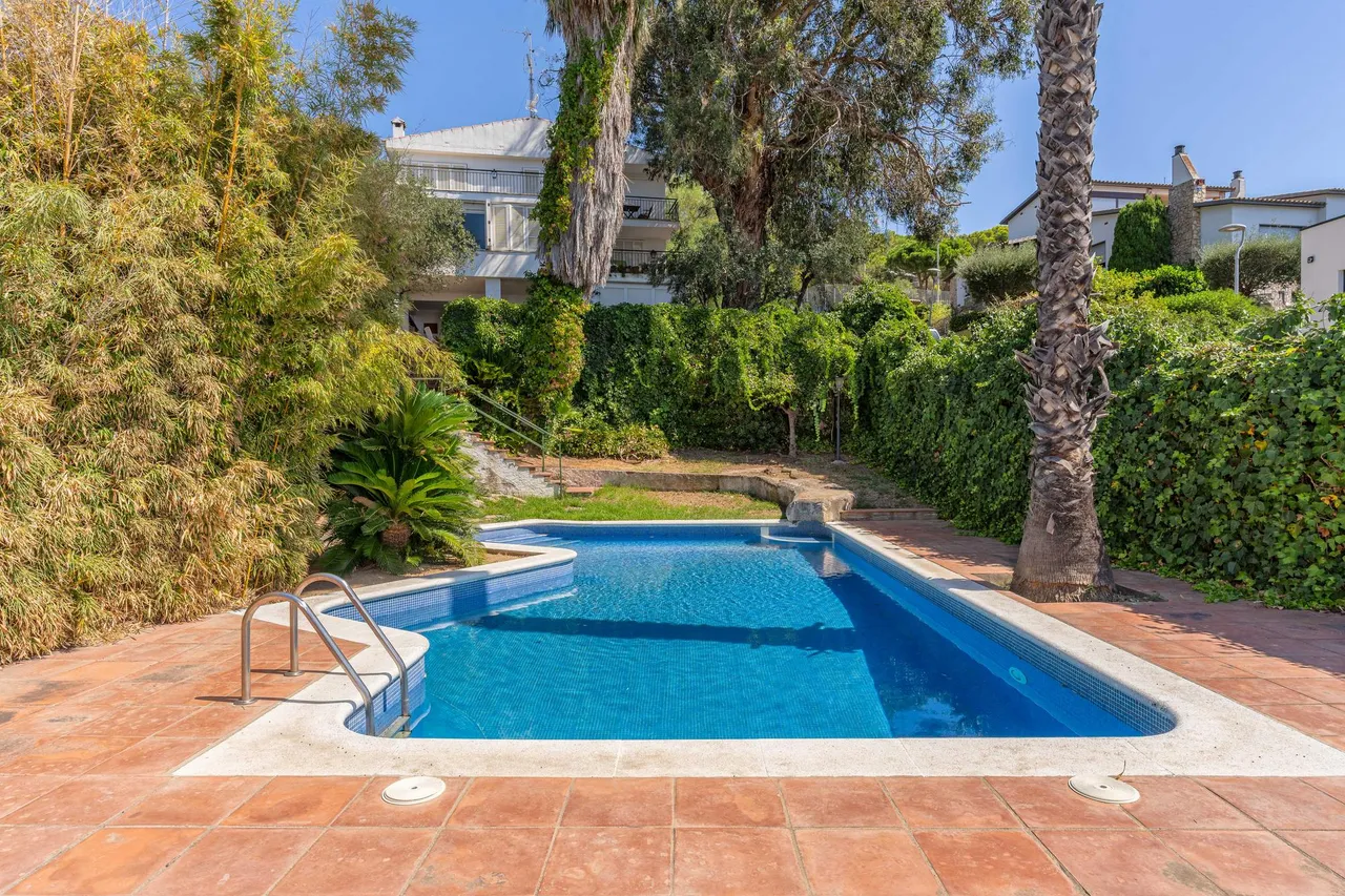 living - Casa / villa de 387m² en venta en Bahía de Rosas - gallery - 5