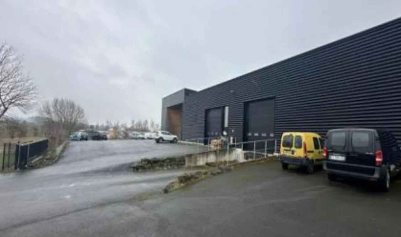 logistics - Warehouse / Offices For Sale - gallery - 10