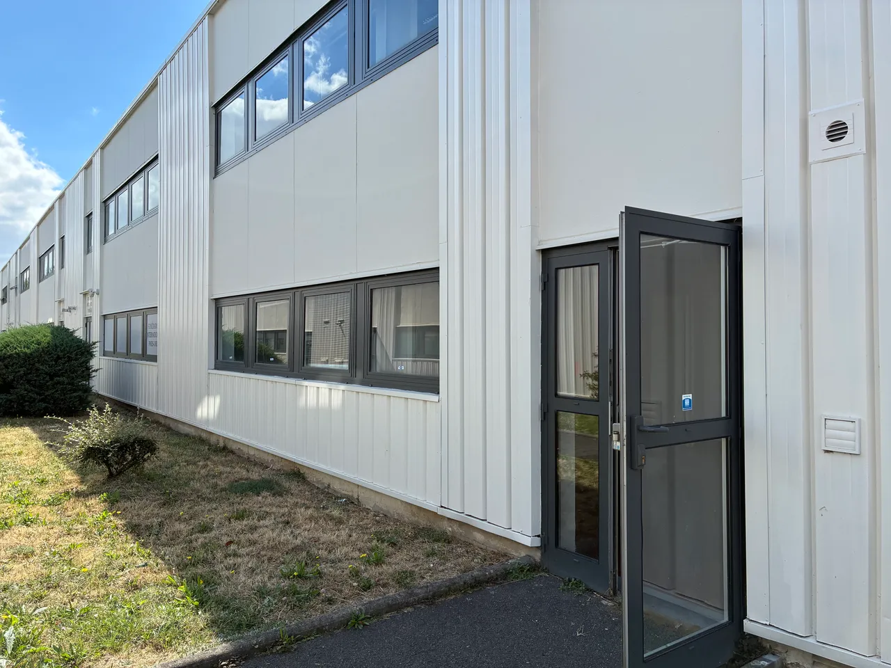logistics - Activités / Bureaux À Louer - gallery - 2