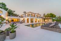 living - Casa / villa de 734m² con 492m² terraza en venta en Milla de Oro - gallery thumbnail - 1