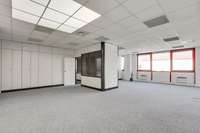 logistics - Local d’activités À Louer - gallery thumbnail - 8