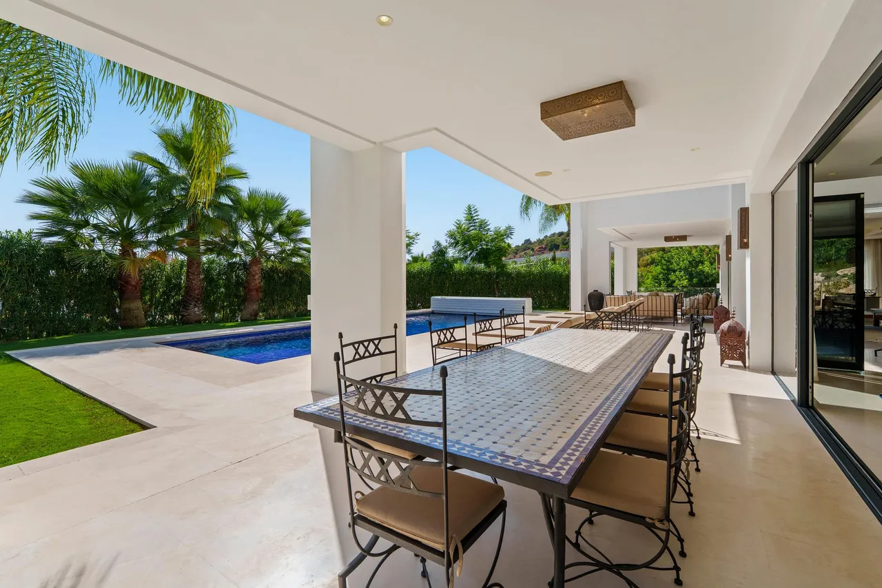living - 493m² house / villa with 204m² terrace for sale in Nueva Andalucía - gallery - 3