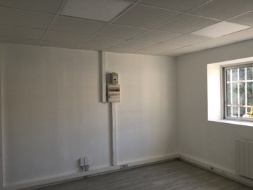 logistics - Activités / Bureaux À Louer - featured