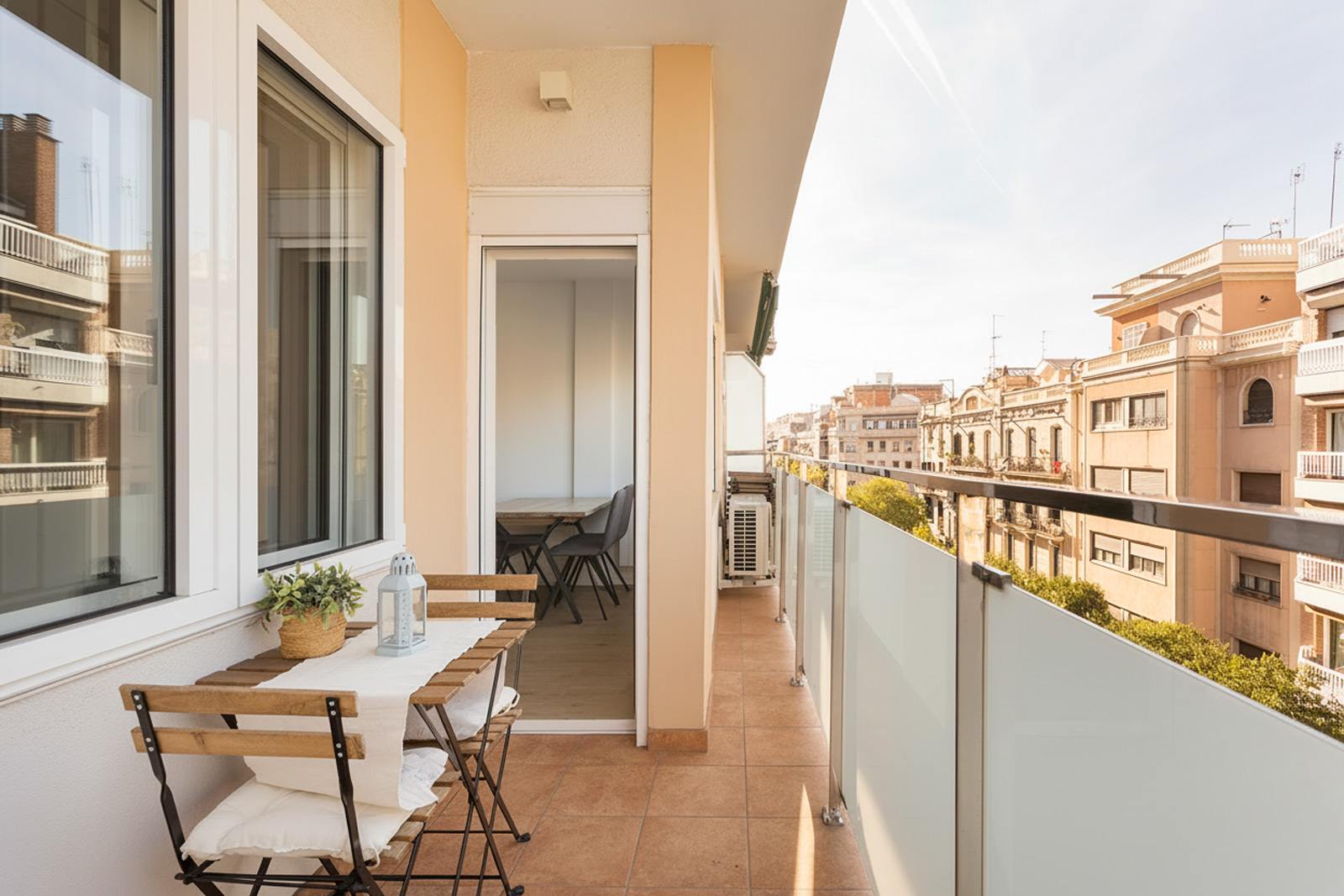 living - Piso de 83m² en venta en Sant Antoni, Barcelona - gallery thumbnail - 5