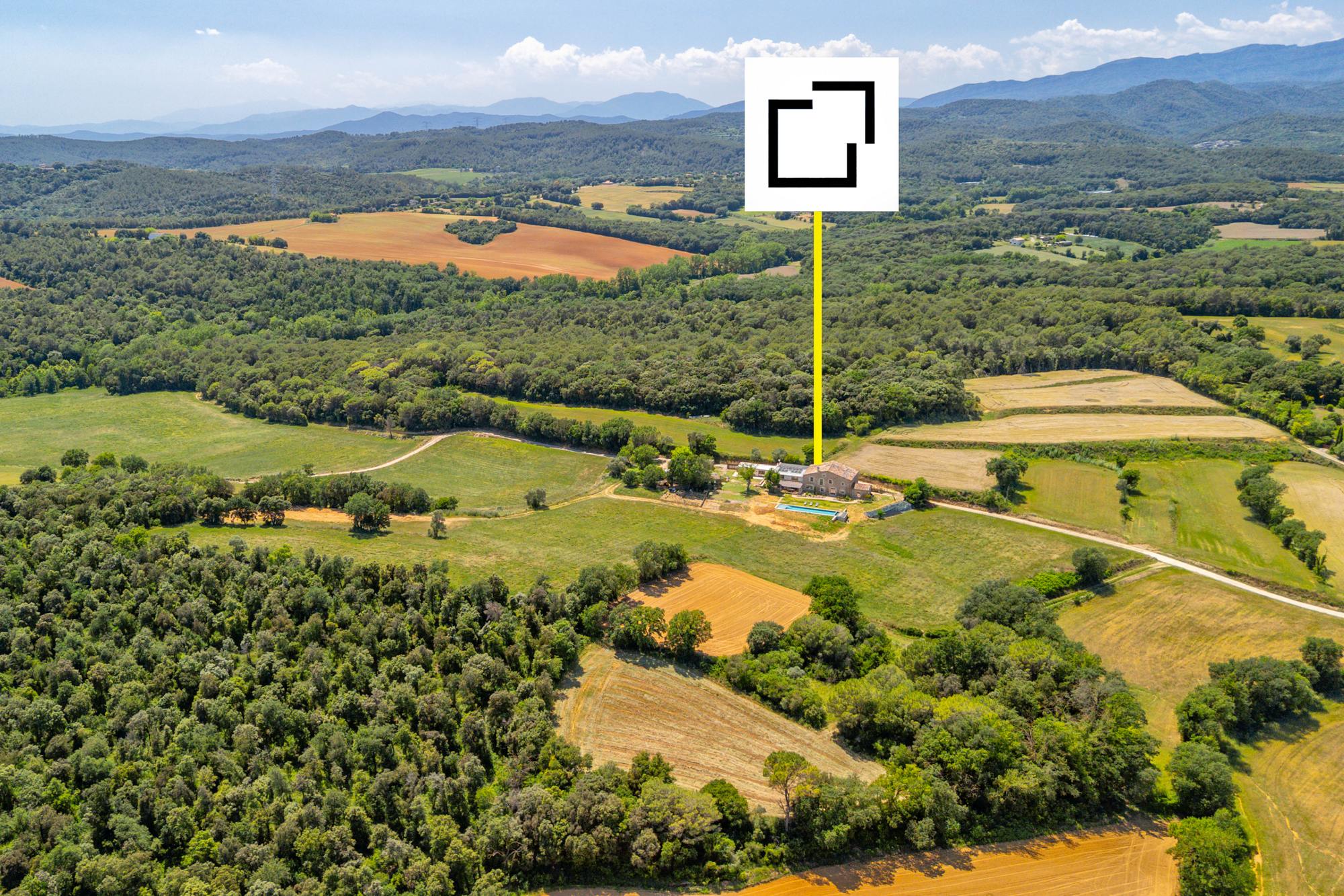 living - 1,132m² country house for sale in Pla de l'Estany, Girona - gallery - 3