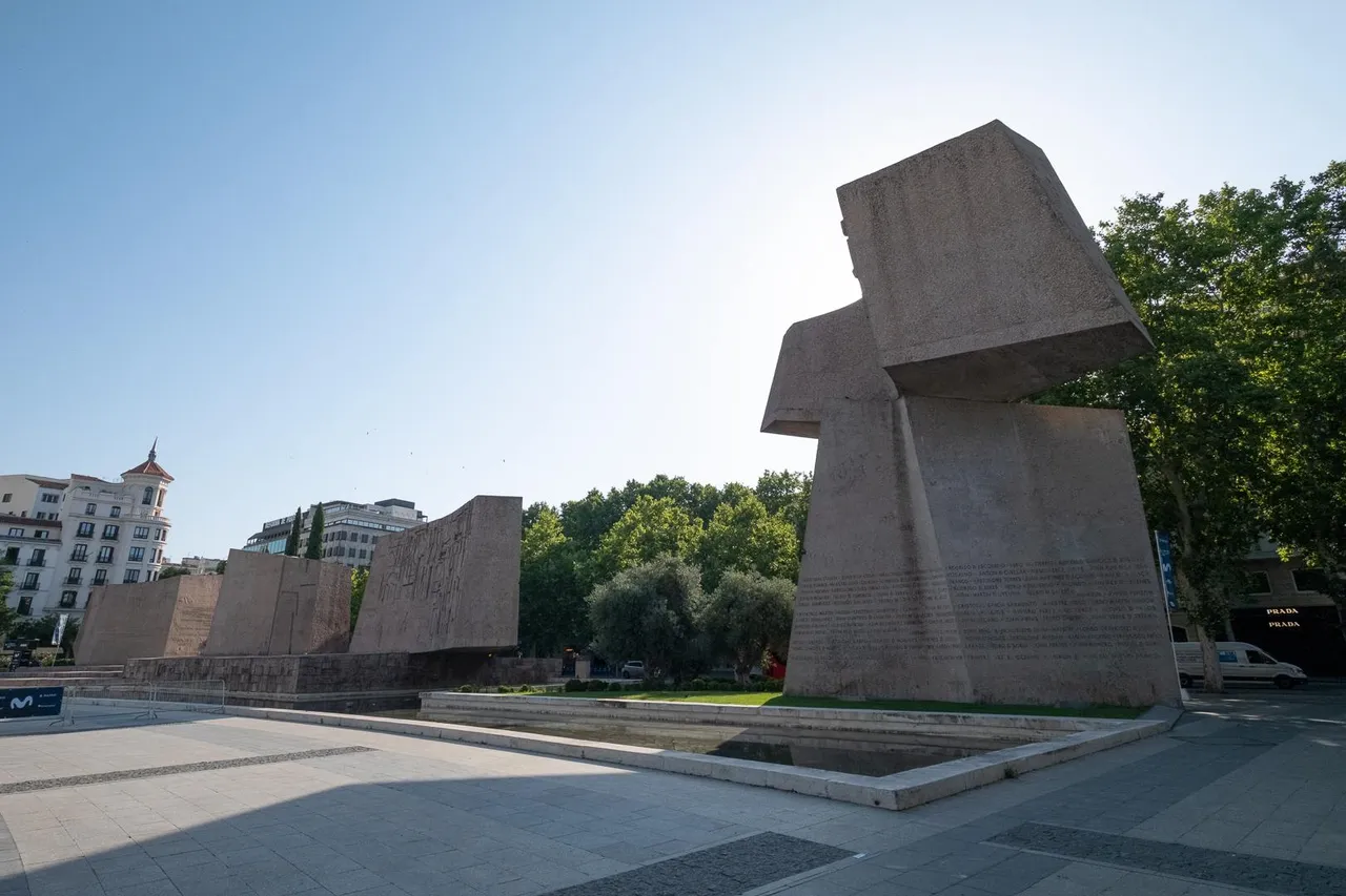 living - Piso de 270m² en venta en Recoletos, Madrid - gallery - 10