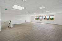 logistics - Activités / Bureaux À Louer - gallery thumbnail - 5