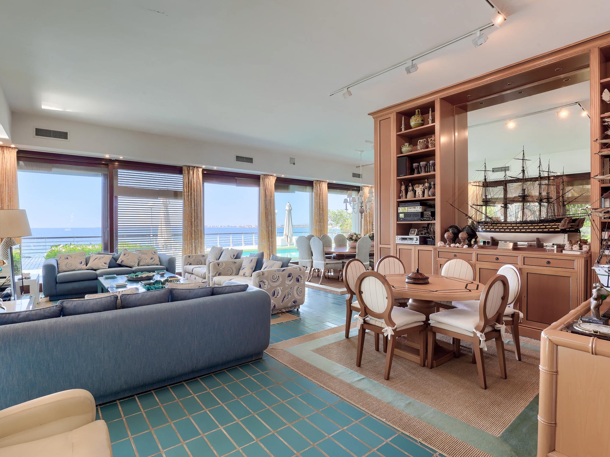 living - 1,146m² house / villa for sale in Capdepera - gallery thumbnail - 5