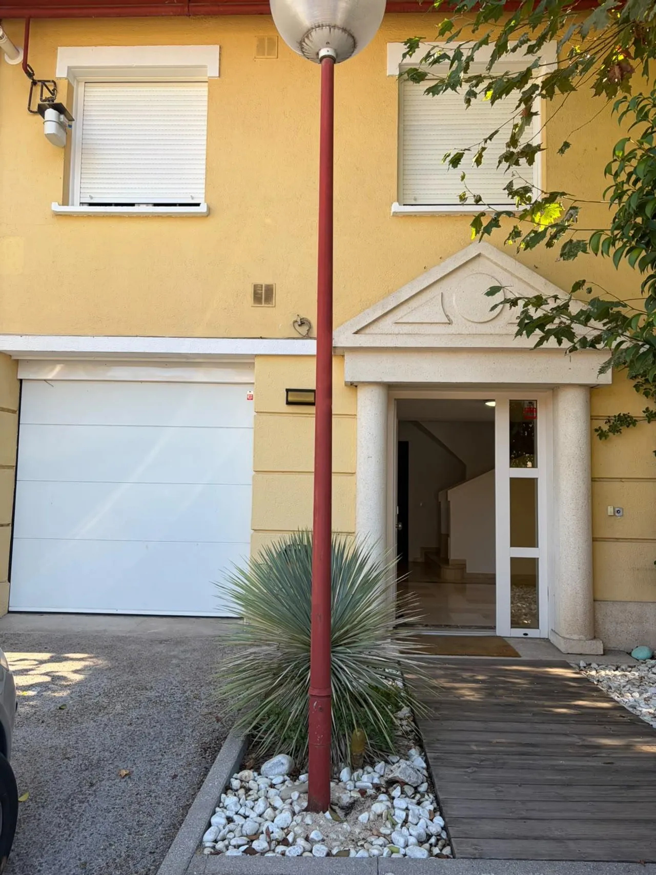 living - Casa / villa de 213m² con 60m² de jardín en alquiler en El Soto de la Moraleja - gallery - 2