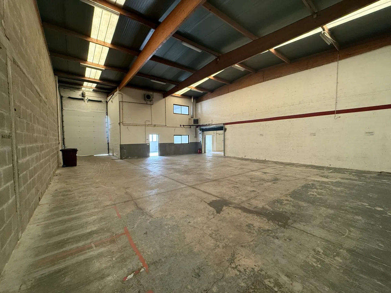 logistics - Light Industrial Premises / Offices For Rent - gallery - 5