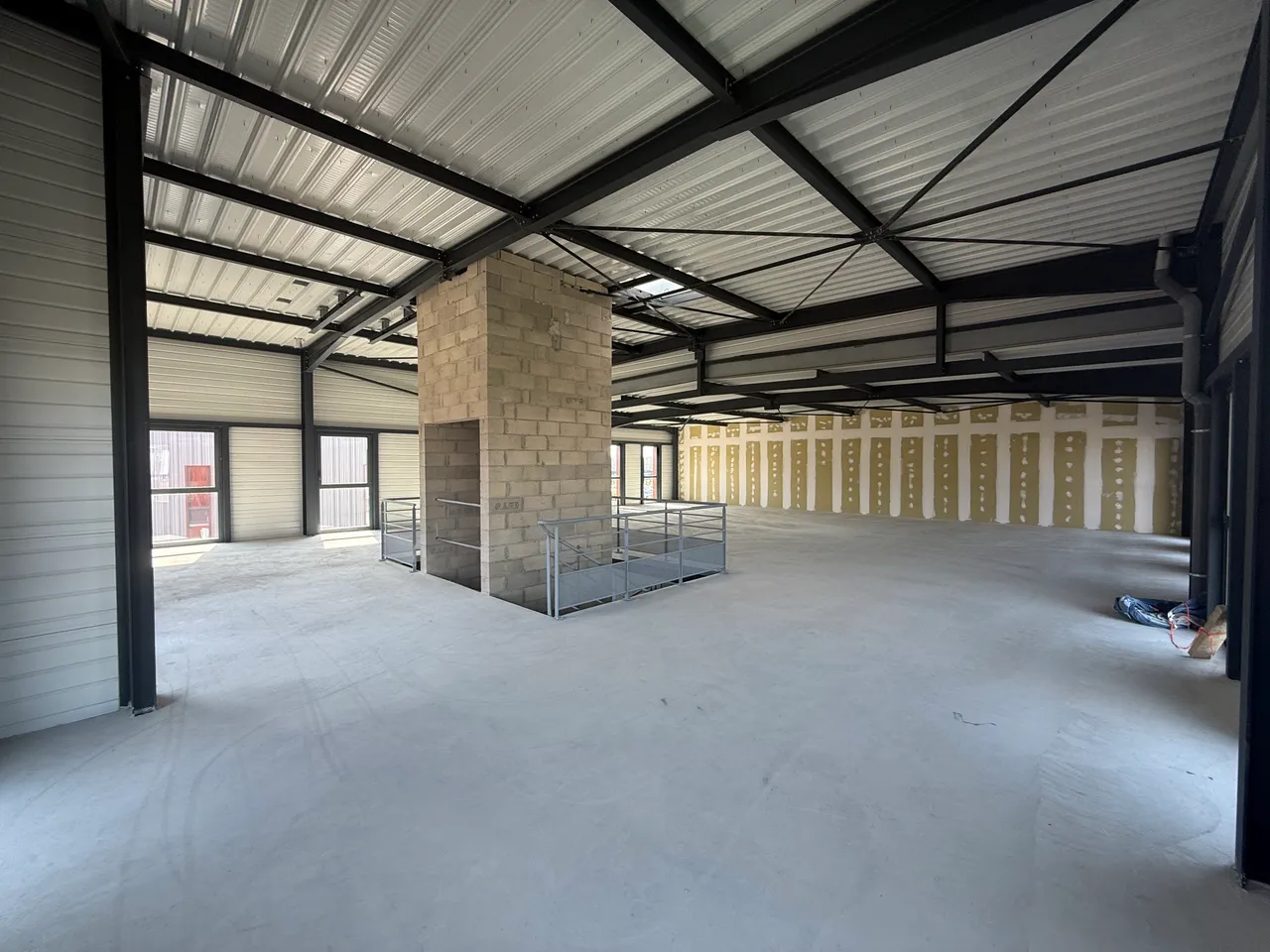 logistics - Activités / Bureaux À Louer - À Vendre - gallery - 6