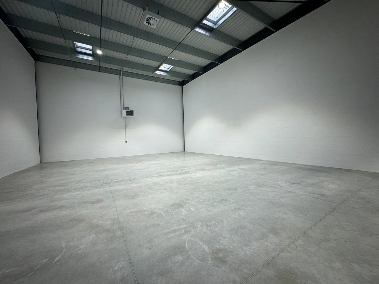logistics - Light Industrial Premises / Offices For Rent - gallery - 4