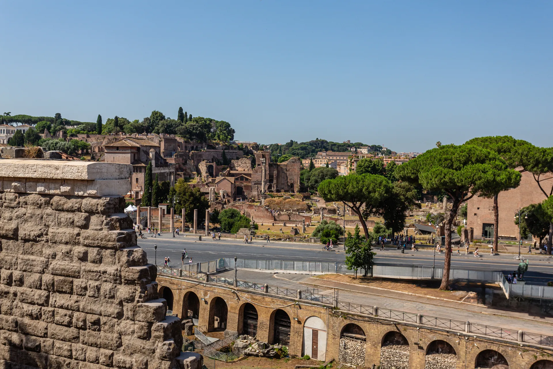 Via Tor de' Conti n. 9/10 Roma - Living - Dils