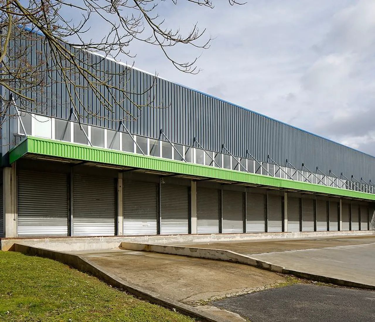 logistics - Logistics Warehouse For Rent - gallery - 2