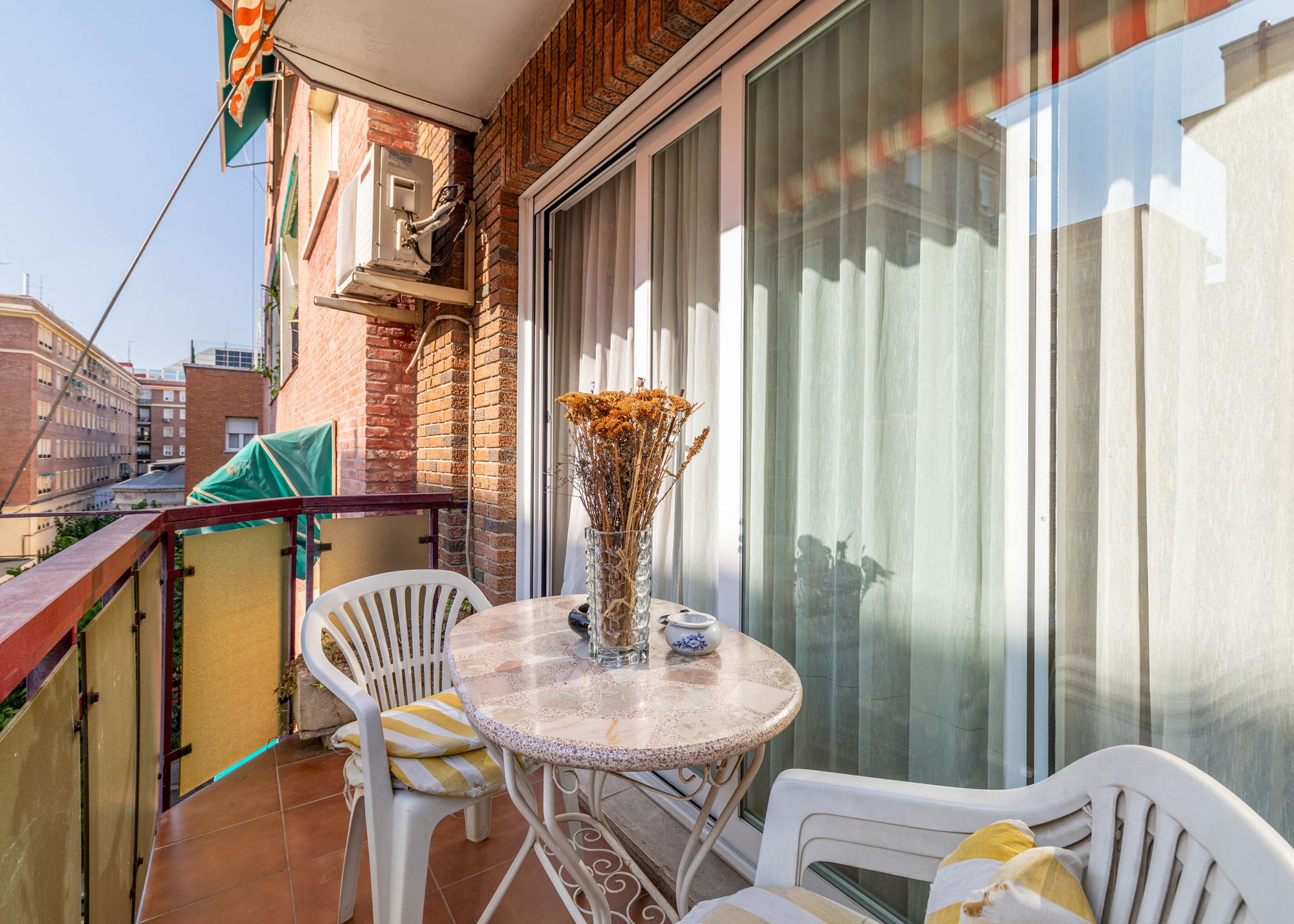 living - Piso de 164m² en venta en Arapiles, Madrid - gallery thumbnail - 8