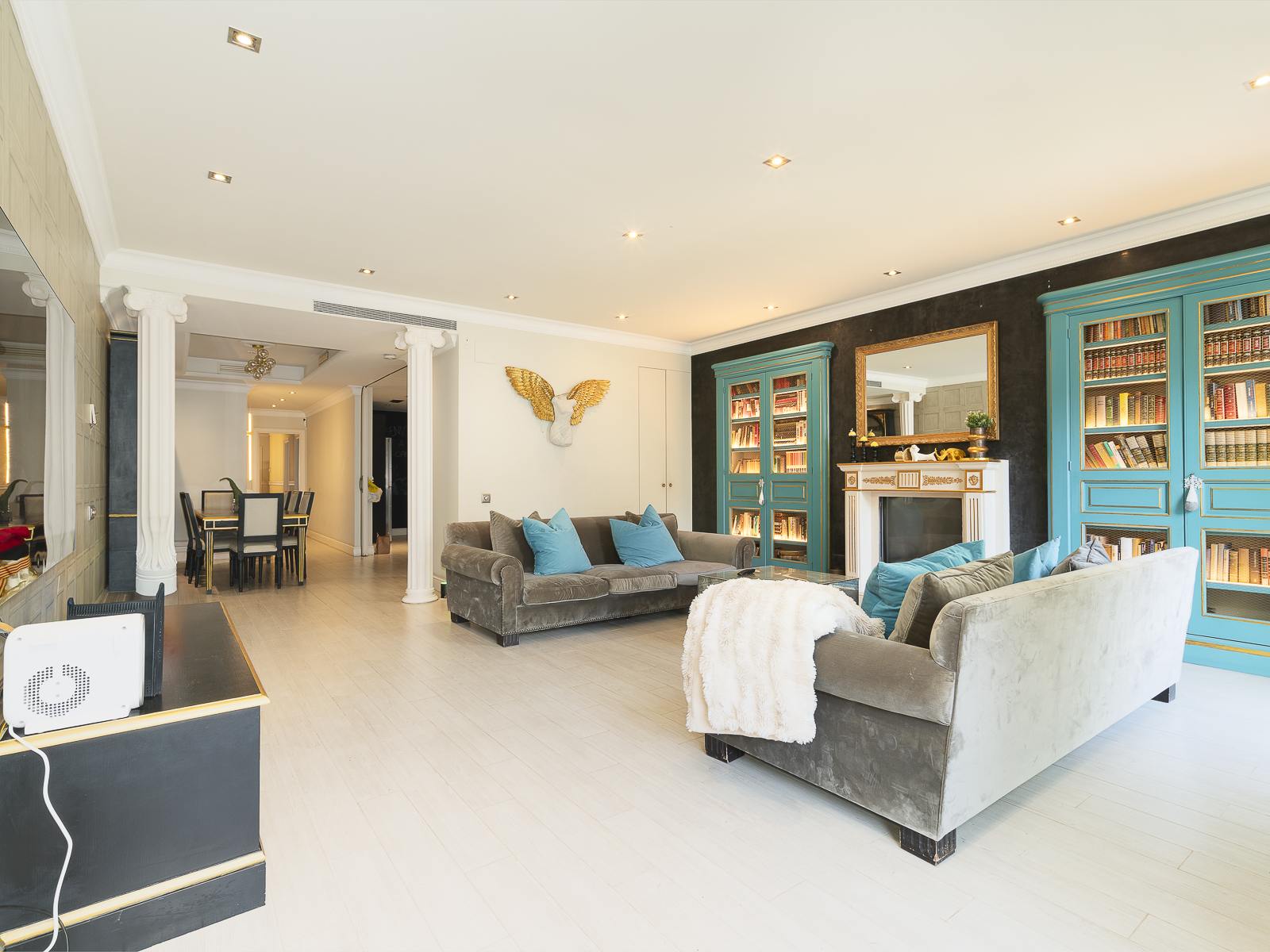 living - Piso de 195m² en venta en Eixample Izquierdo, Barcelona - gallery thumbnail - 5