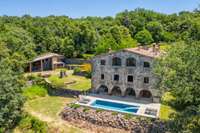 living - Casa rural de 685m² en venta en La Garrotxa, Girona - gallery thumbnail - 2