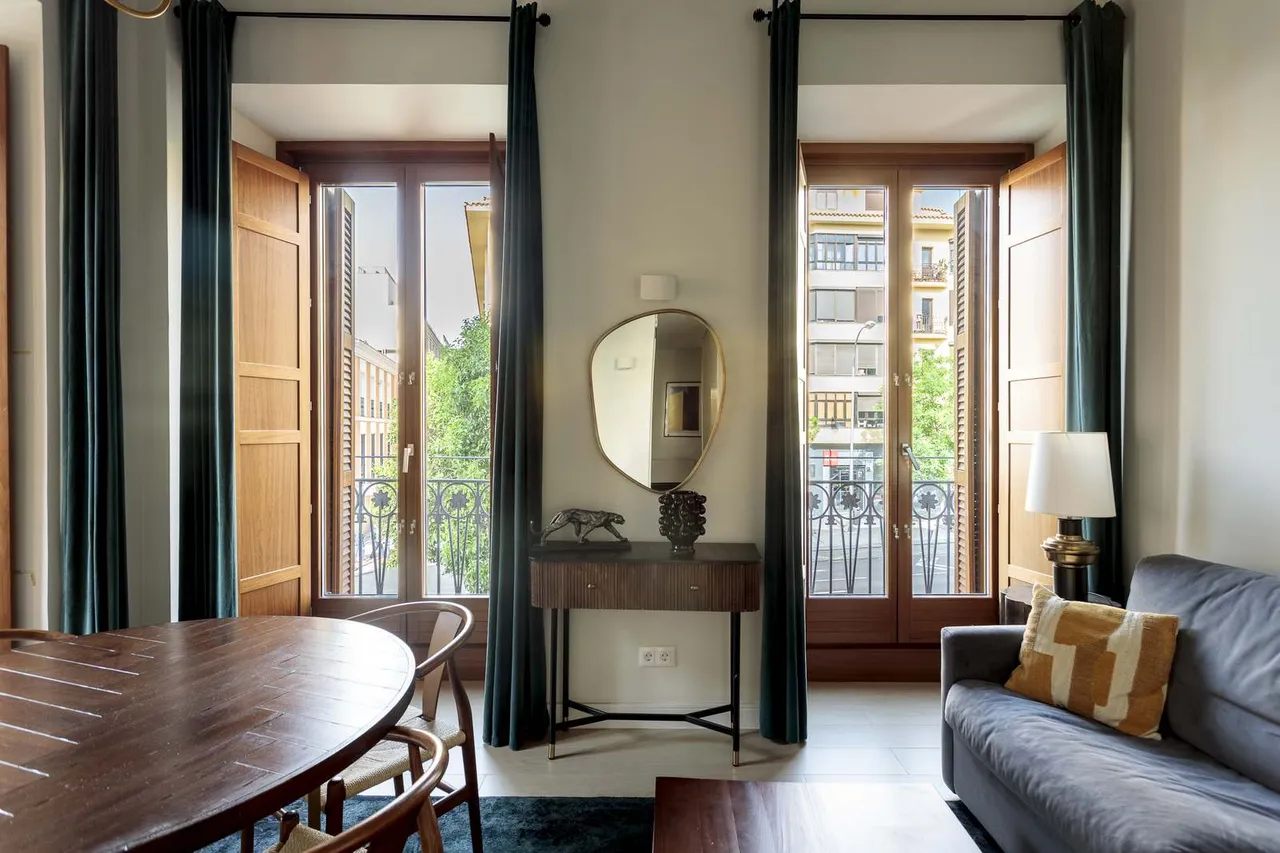 living - Piso de 85m² en alquiler en Malasaña, Madrid - gallery - 8