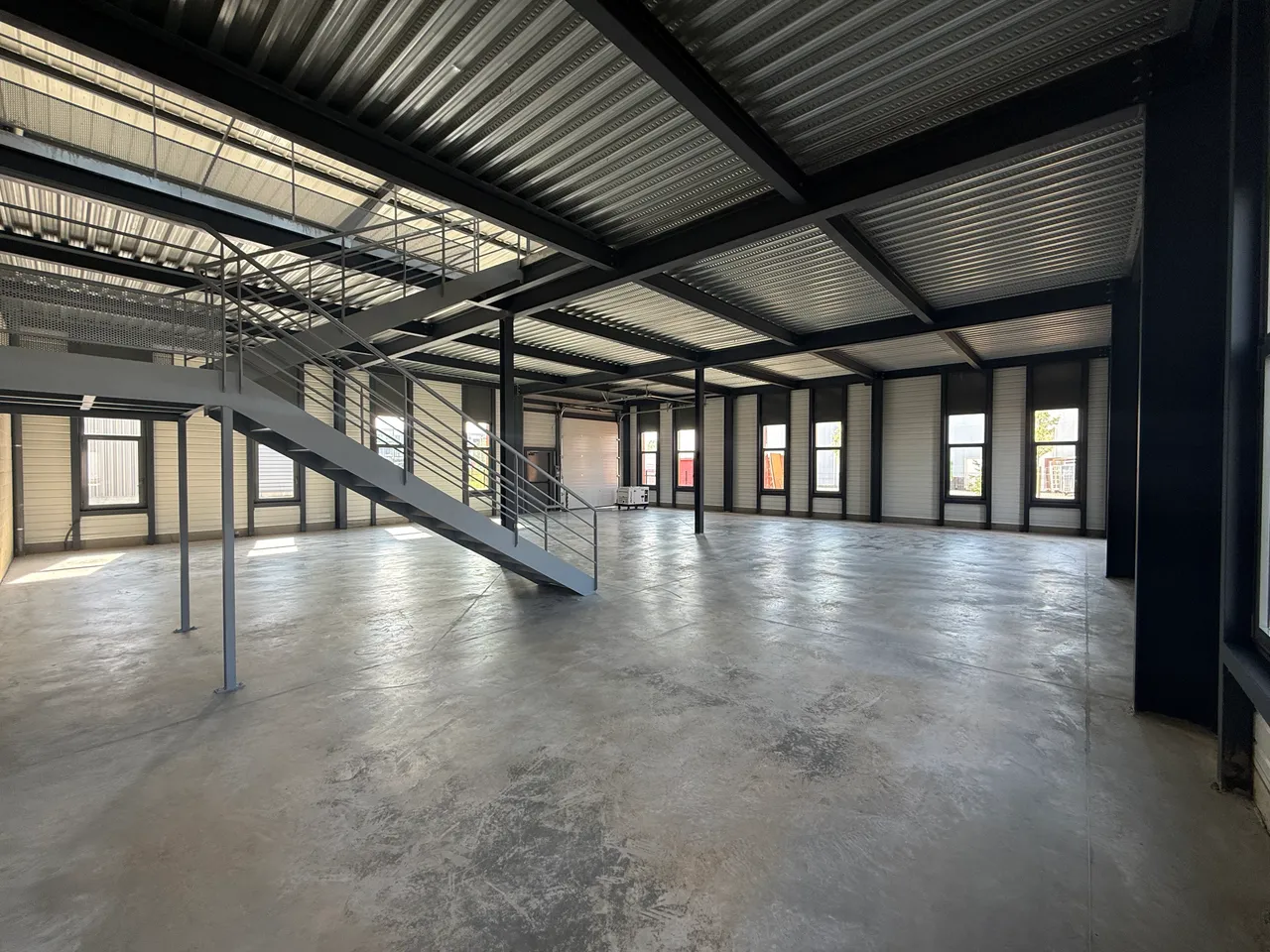 logistics - Light Industrial Premises / Offices For Rent - For Sale - gallery - 5