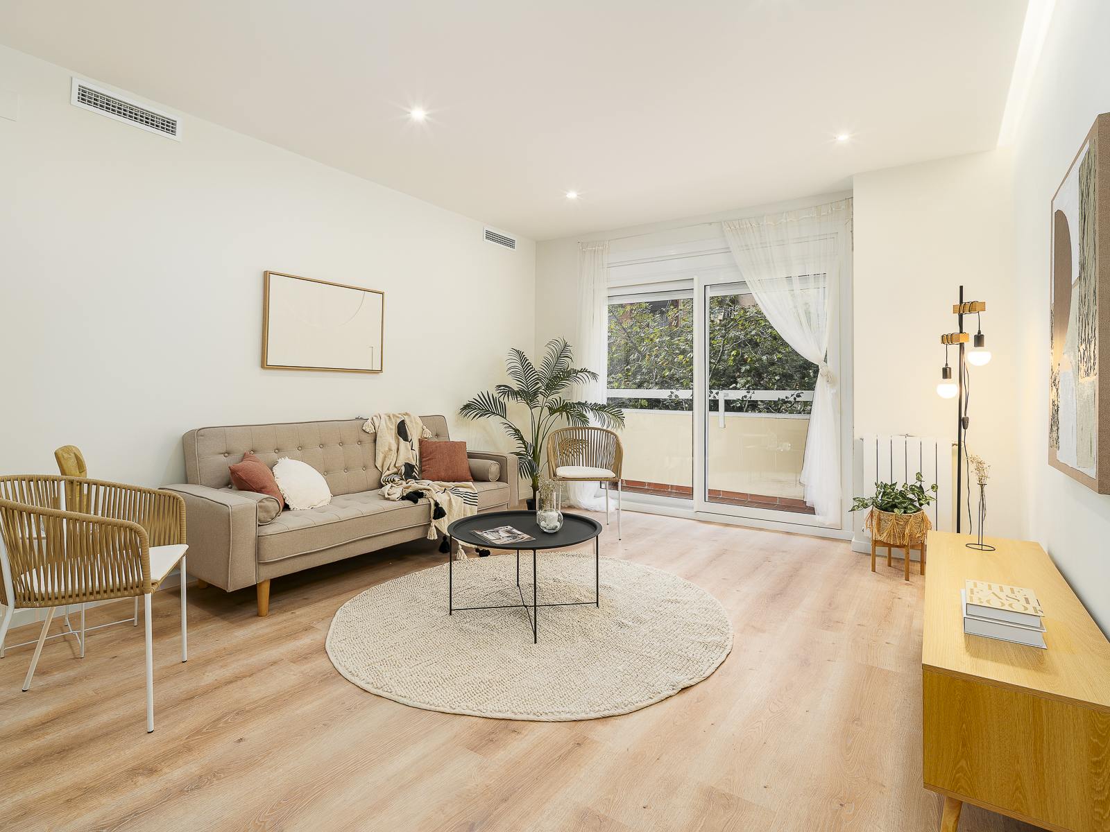 living - 130m² apartment with 7m² terrace for sale in Eixample Right - gallery thumbnail - 2