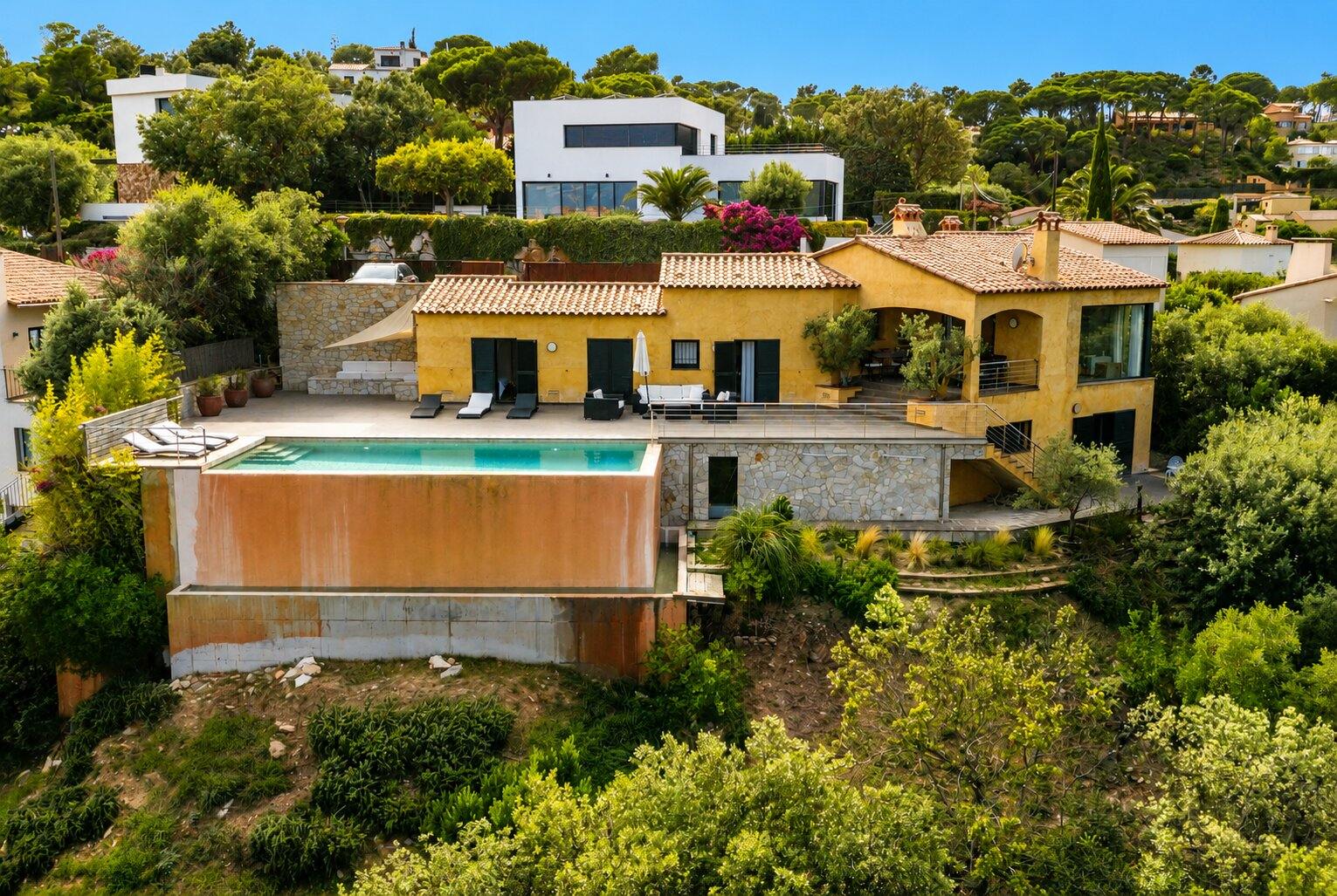 living - 621m² house / villa for sale in Sa Riera, Costa Brava - gallery thumbnail - 5