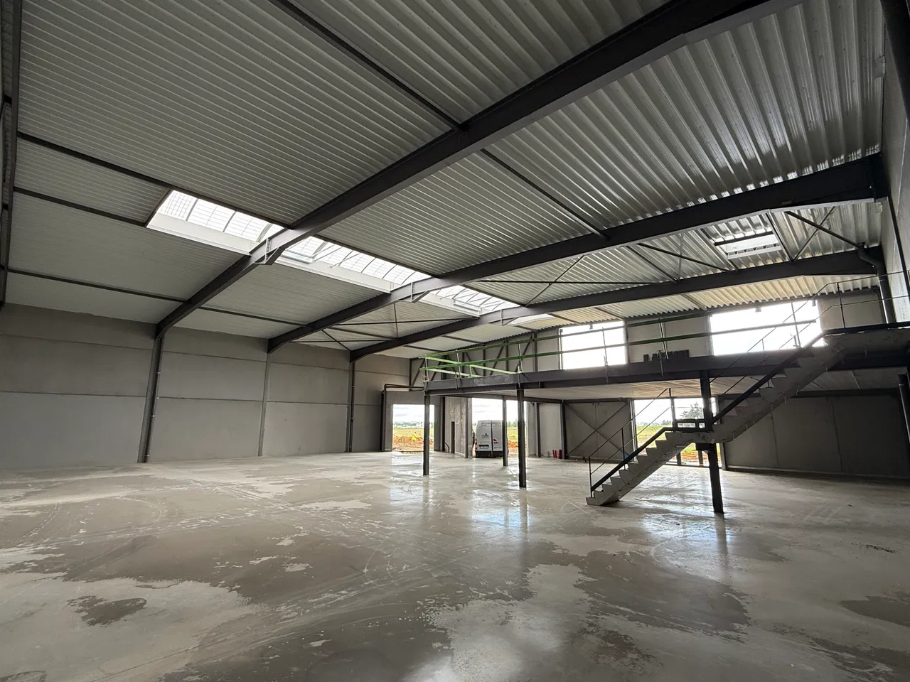 logistics - Light Industrial Premises / Offices For Rent - gallery - 2