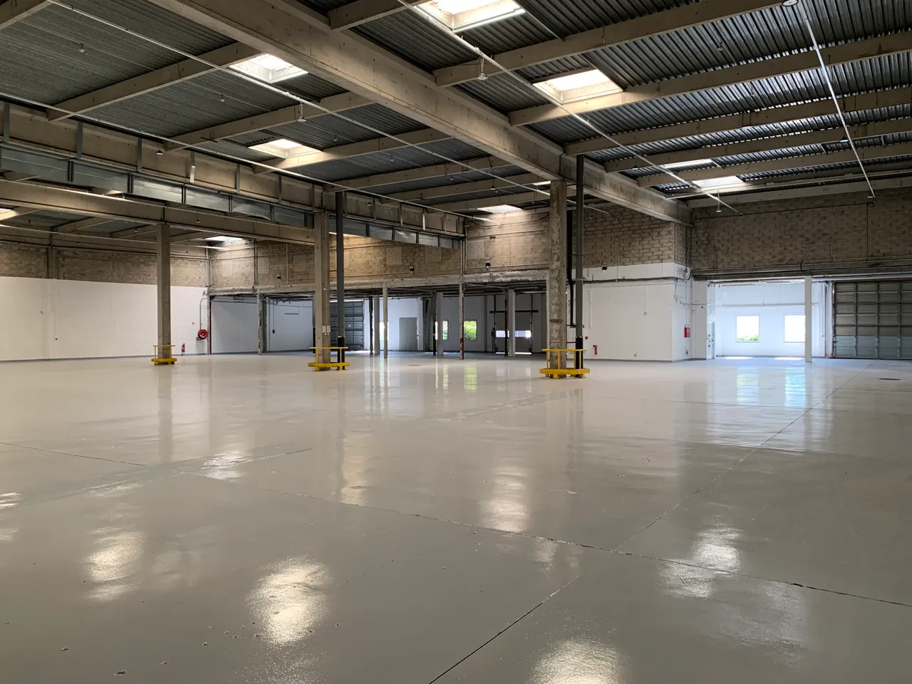 logistics - Entrepôt / Bureaux À Louer - gallery - 2