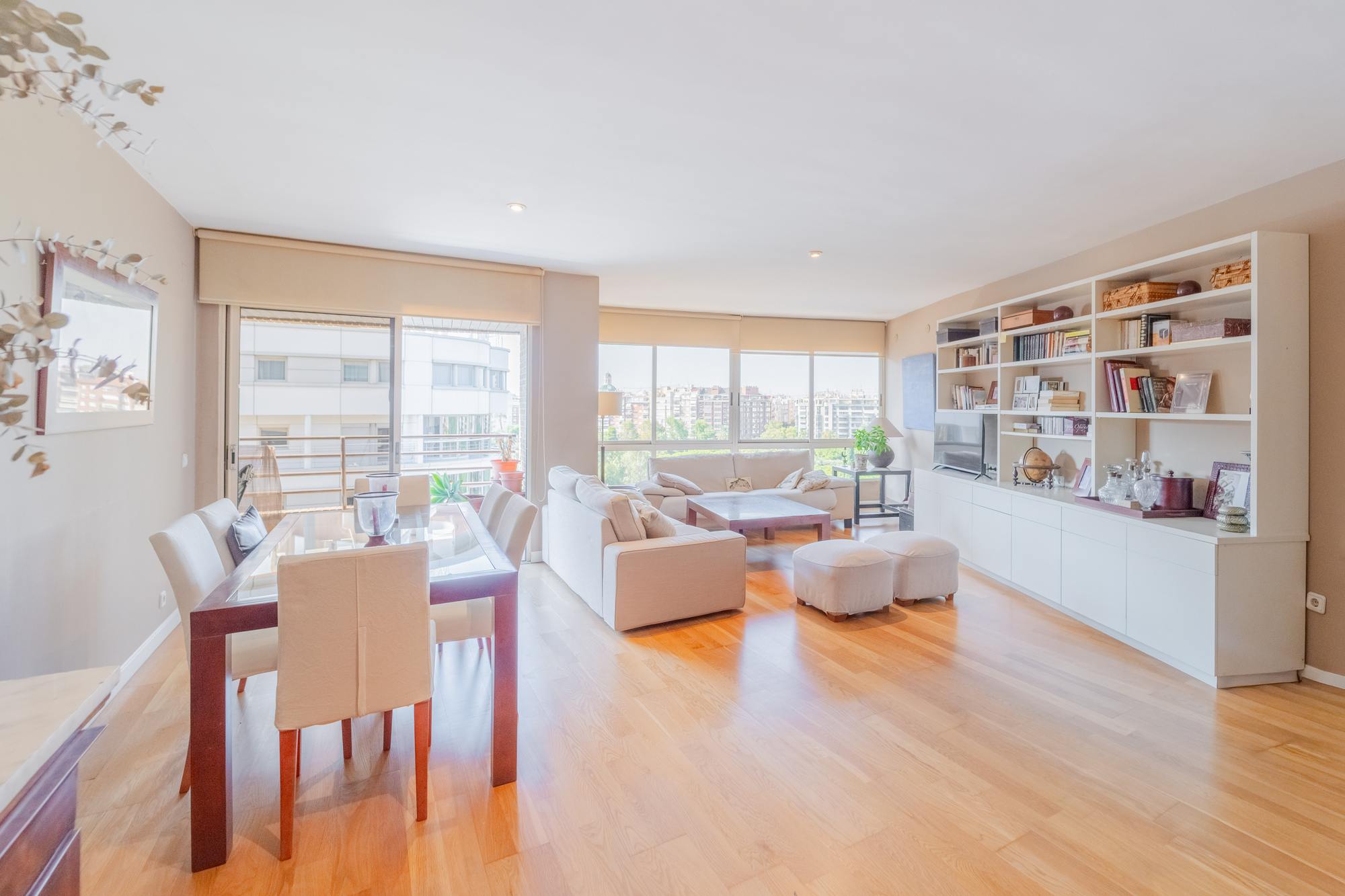living - Piso de 206m² con 24m² terraza en alquiler en El Pla del Real - gallery thumbnail - 1