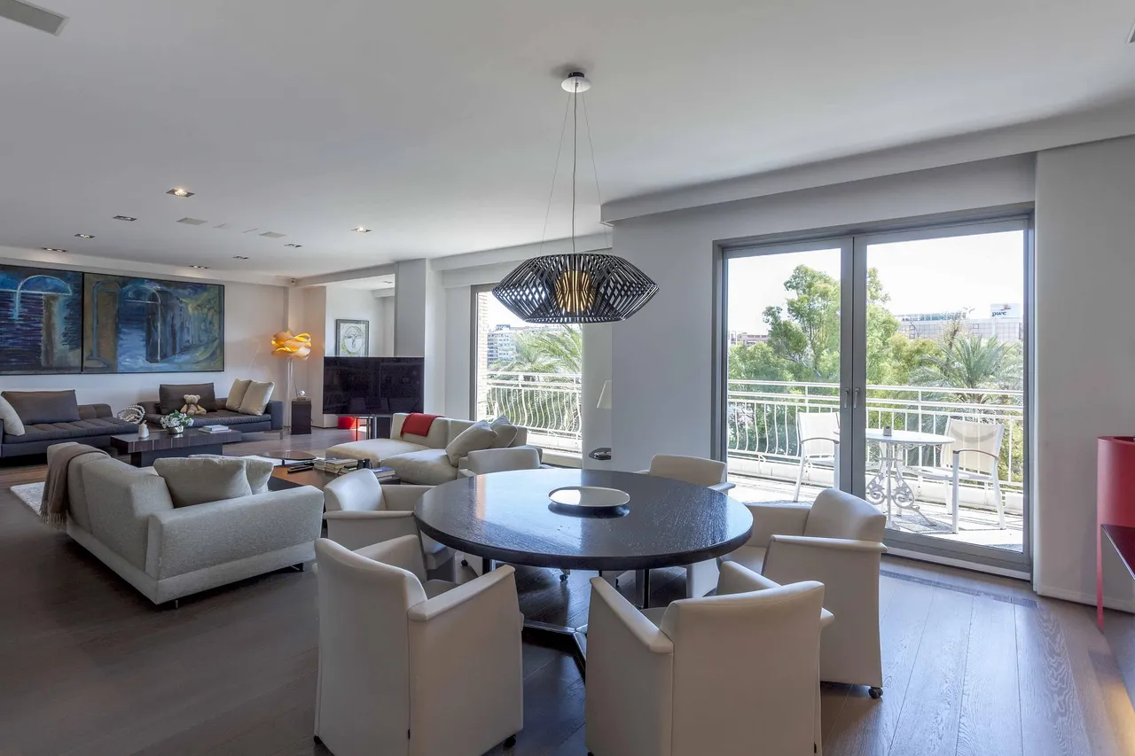 living - Piso de 298 m² en venta en Gran Vía, Valencia - gallery - 2