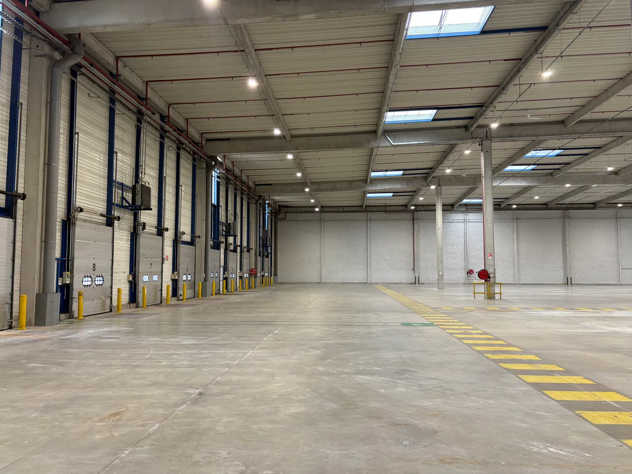 logistics - Logistics Warehouse For Rent - gallery - 4