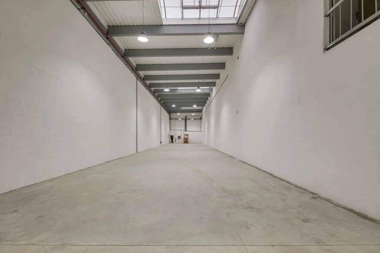logistics - Light Industrial Premises / Offices For Rent - gallery - 2