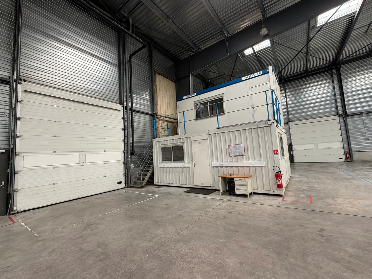 logistics - Entrepôt / Bureaux À Louer - gallery - 3