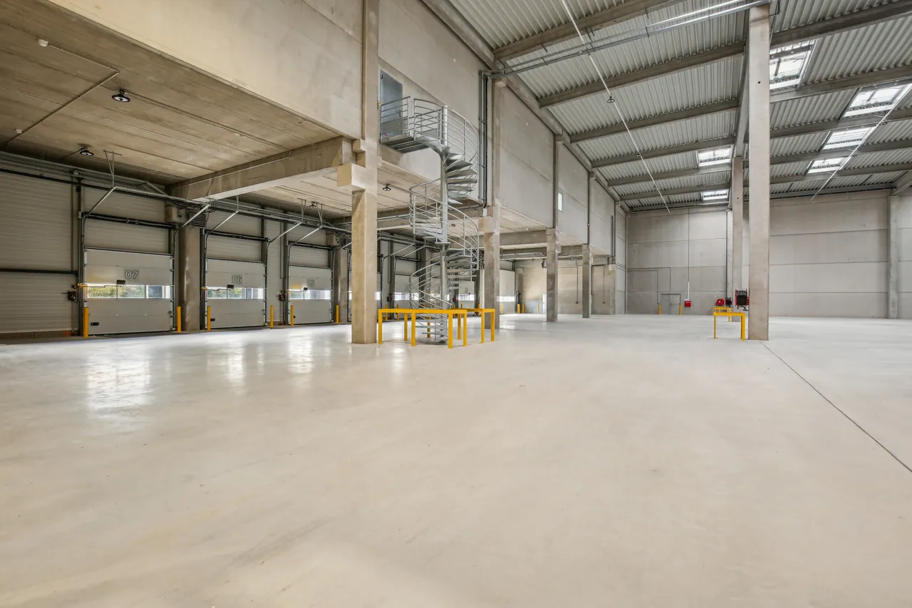 logistics - Logistics Warehouse For Rent - gallery - 9