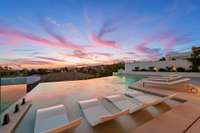 living - 577m² house / villa with 428m² terrace for sale in Quinta - gallery thumbnail - 5