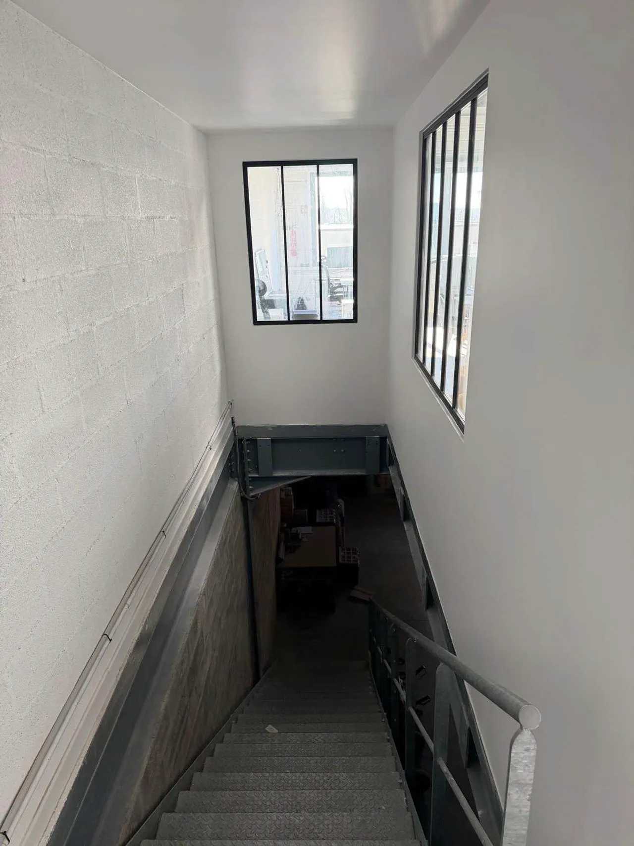 logistics - Light Industrial Premises / Offices For Rent - gallery - 9