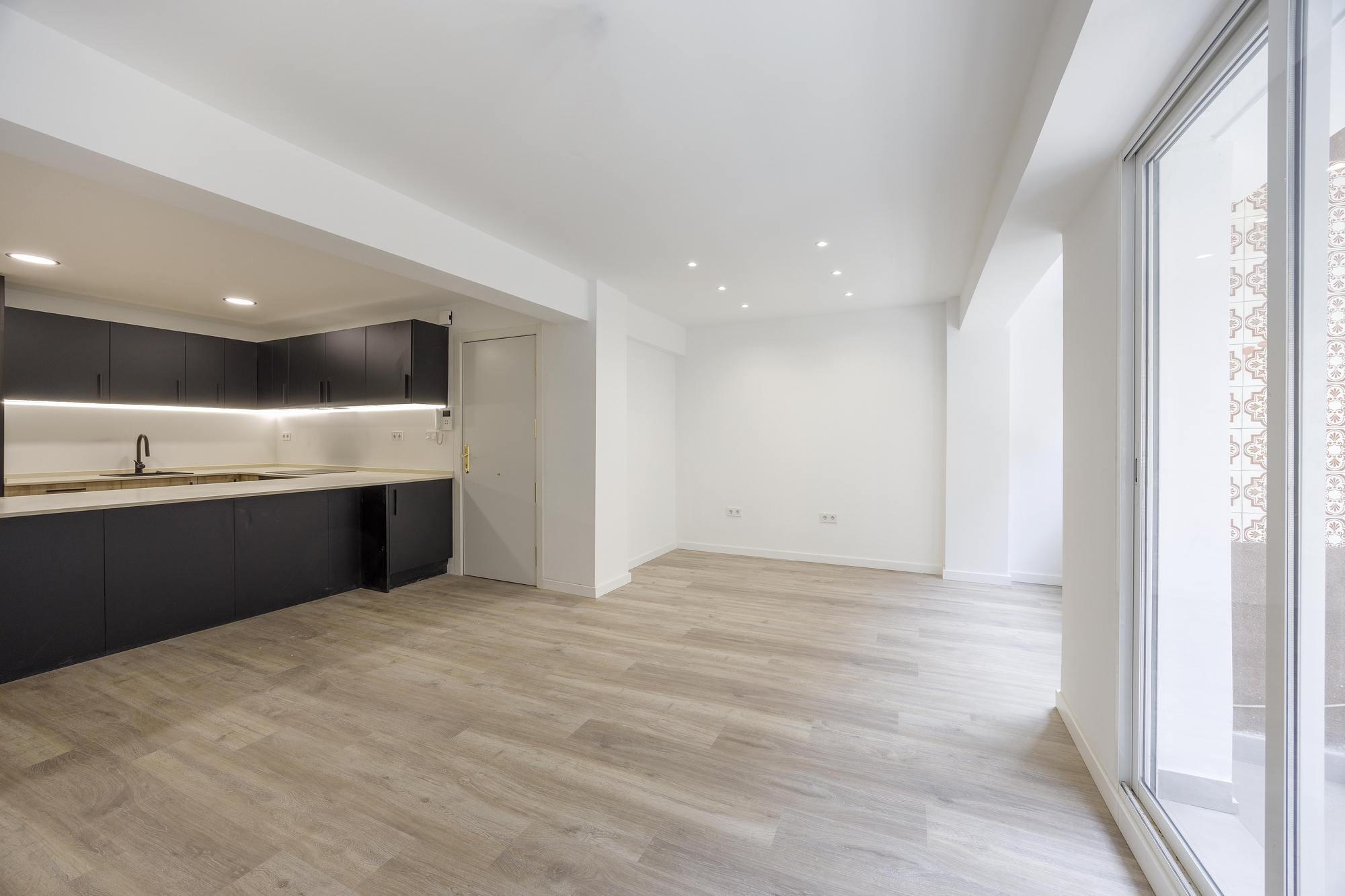 living - 95m² apartment with 7m² terrace for rent in Palacio de Congresos - gallery thumbnail - 4