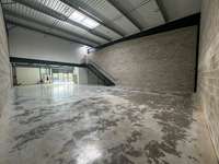 logistics - Activités / Bureaux À Louer - gallery thumbnail - 2