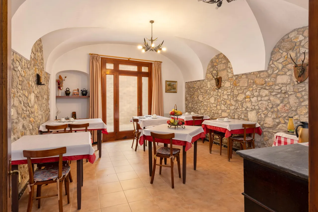 living - 1,262m² hotel for sale in La Selva, Girona - gallery - 5
