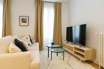 living - 100m² apartment for rent in Gaztambide, Madrid - featured