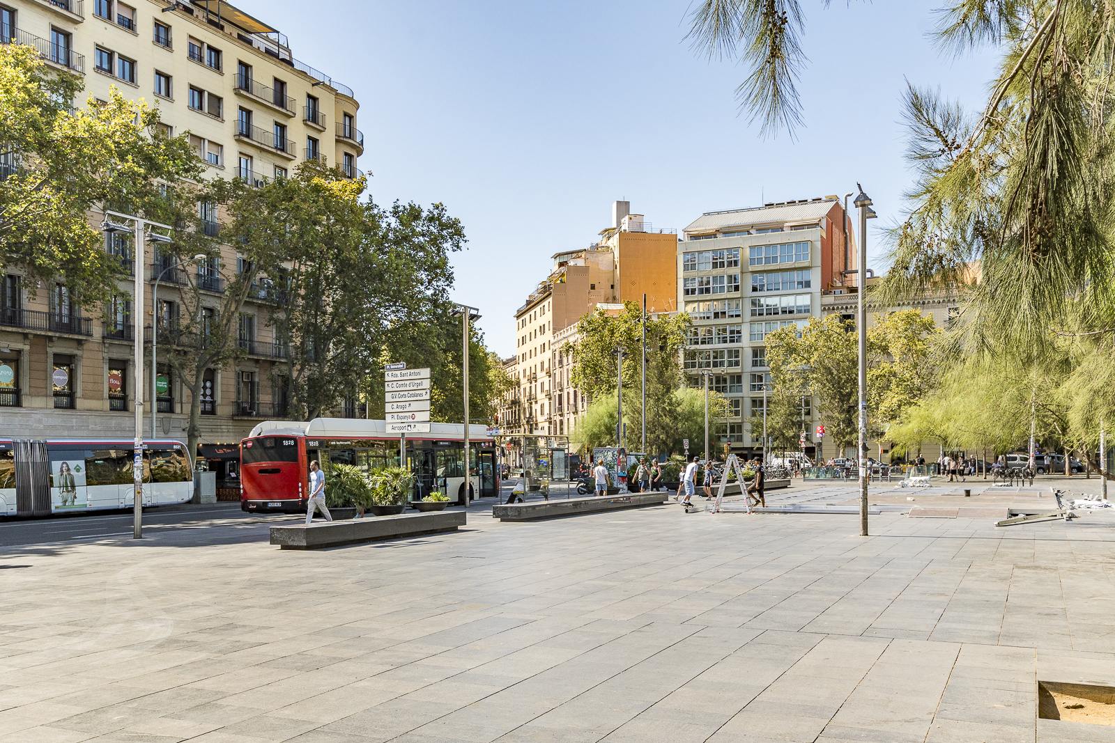 living - 92m² apartment with 6m² terrace for sale in Eixample Left - gallery thumbnail - 5