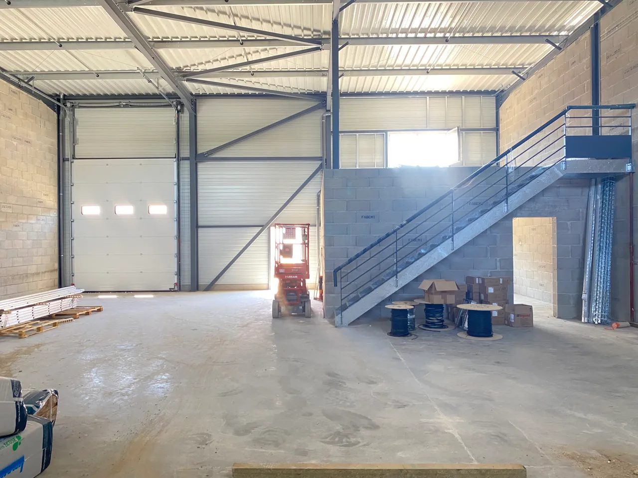 logistics - Light Industrial Premises / Offices For Rent - gallery - 5