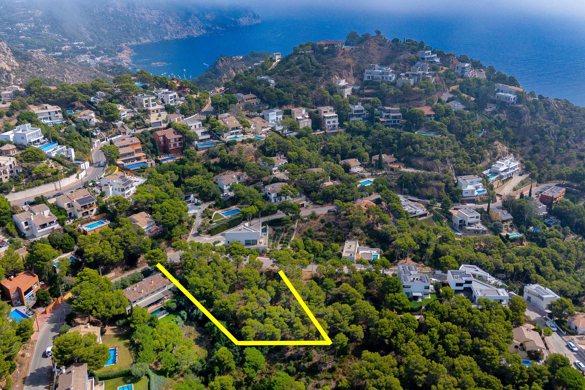 living - Parcela de 1,610m² en venta en Tamariu, Costa Brava - gallery thumbnail - 3