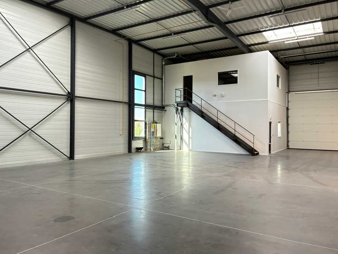 logistics - Activités / Bureaux À Louer - gallery - 5