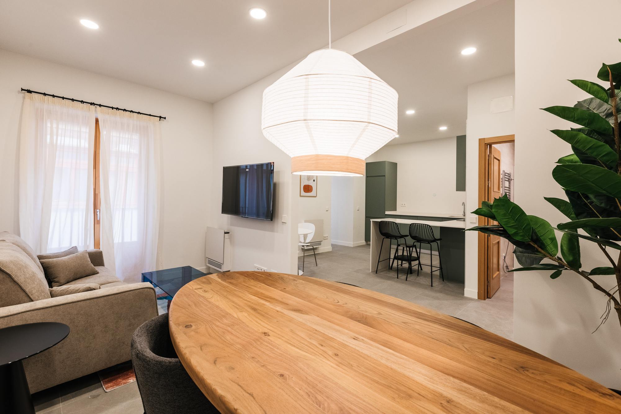 living - 145m² apartment for rent in La Latina, Madrid - featured