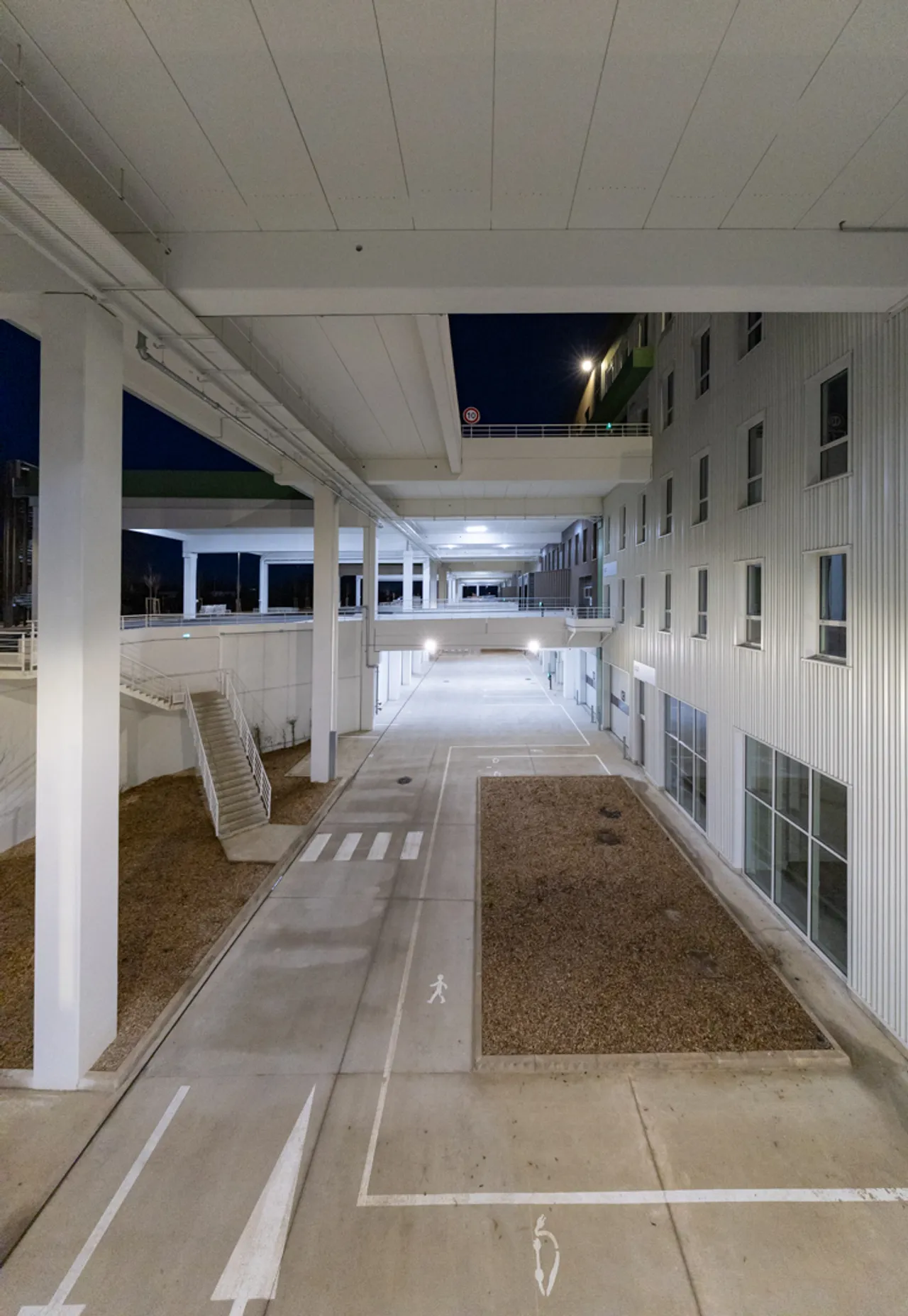 logistics - Light Industrial Premises / Offices For Rent - gallery - 2