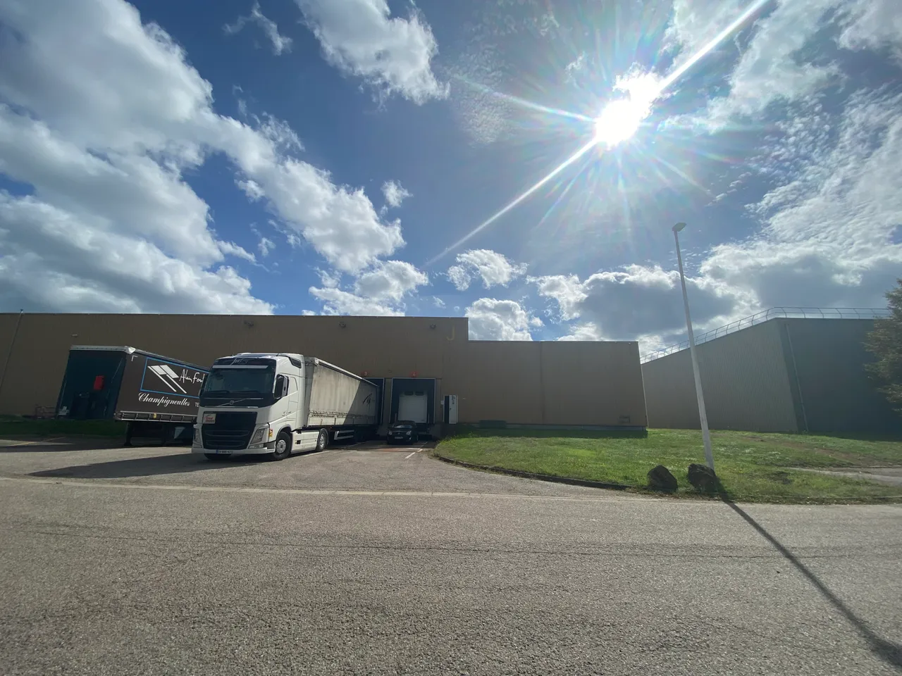 logistics - Logistics Warehouse For Rent - gallery - 8