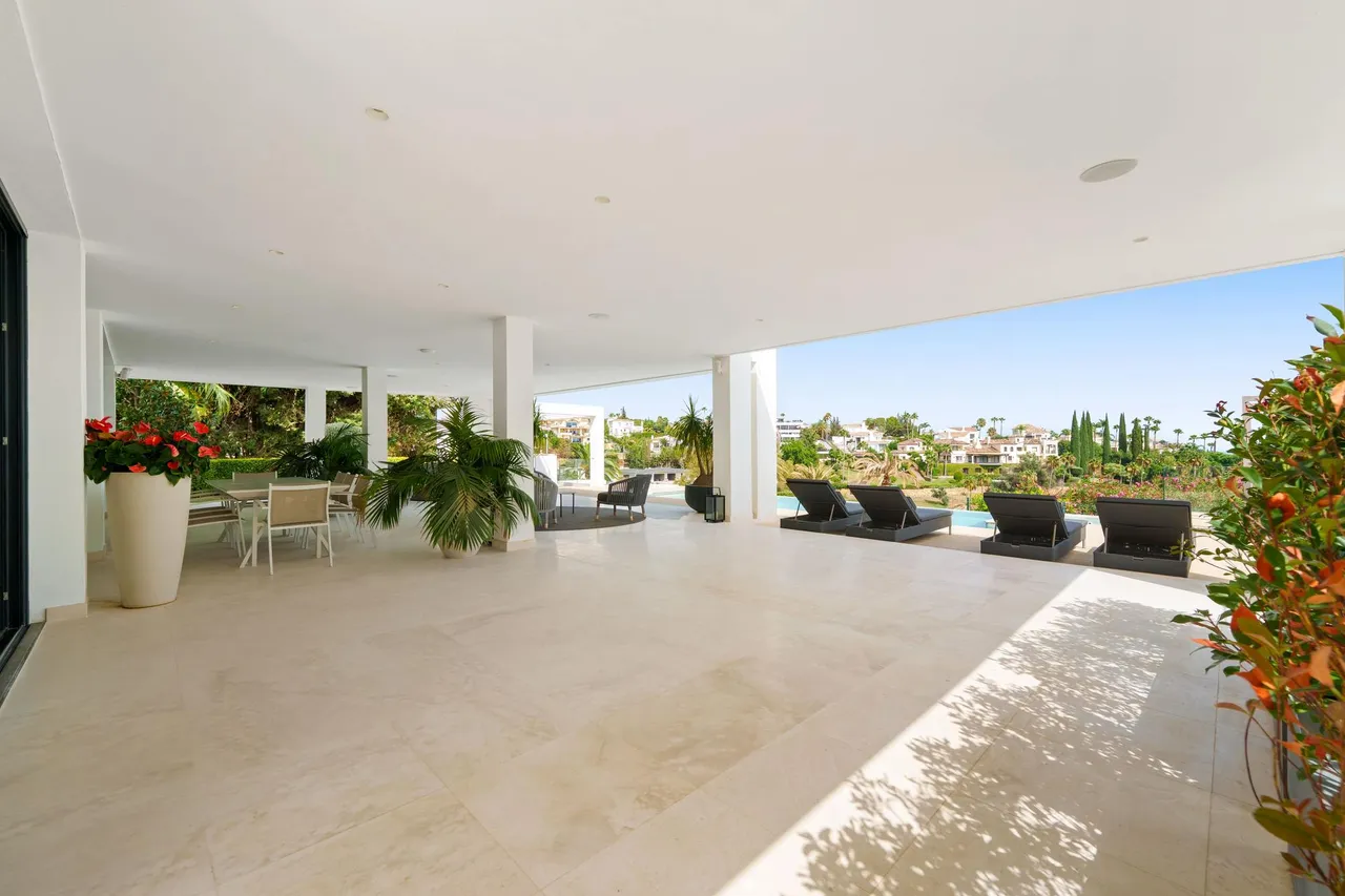 living - Casa / villa de 473m² con 203m² terraza en venta en Nueva Andalucía - gallery - 8