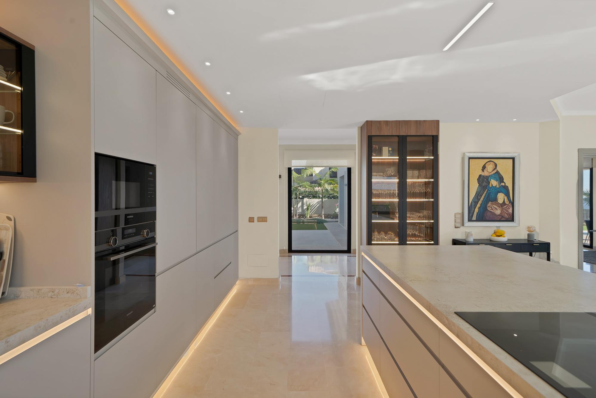 living - Casa / villa de 638m² con 1,295m² de jardín en venta en Este Marbella - gallery thumbnail - 8