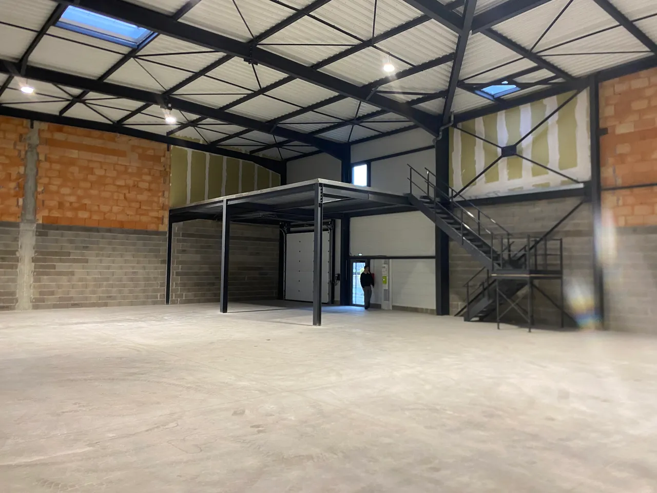 logistics - Light Industrial Premises / Offices For Rent - gallery - 6